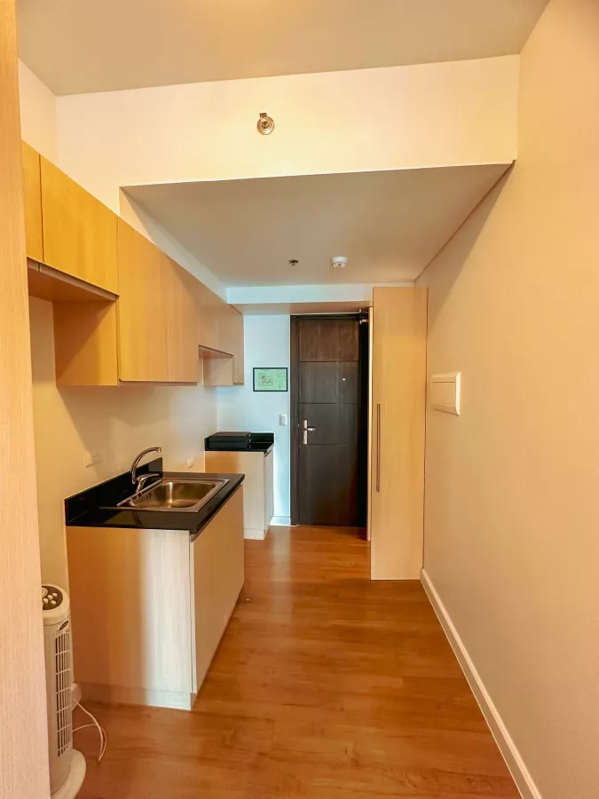 For rent: Studio Condominium unit in Makati City (Ayala Land)04