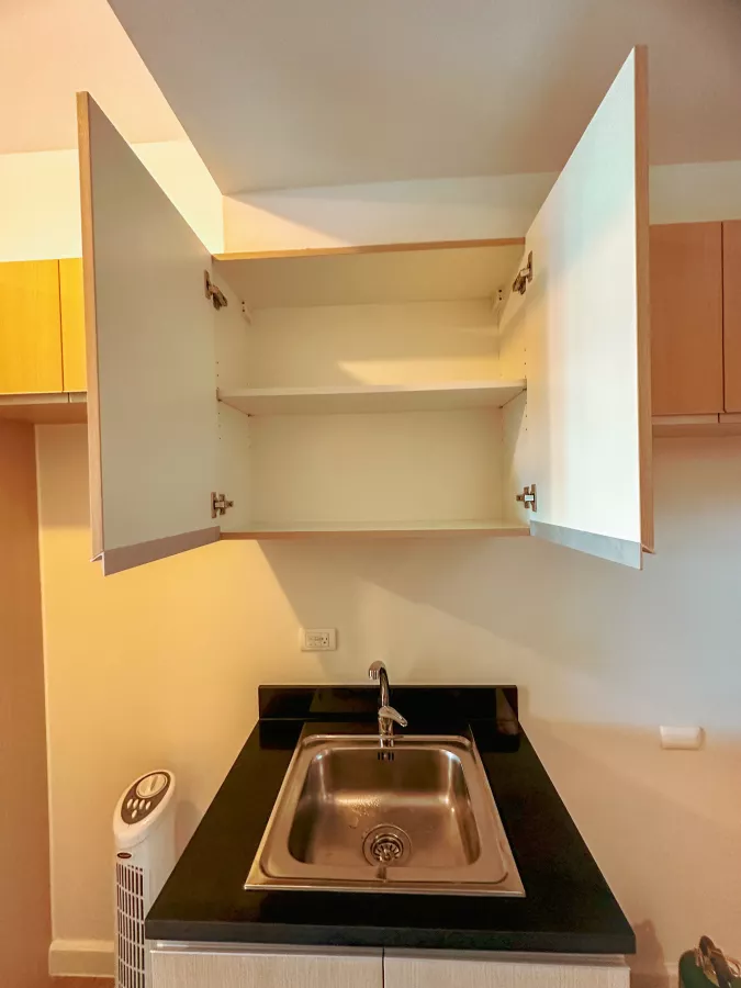 For rent: Studio Condominium unit in Makati City (Ayala Land)06