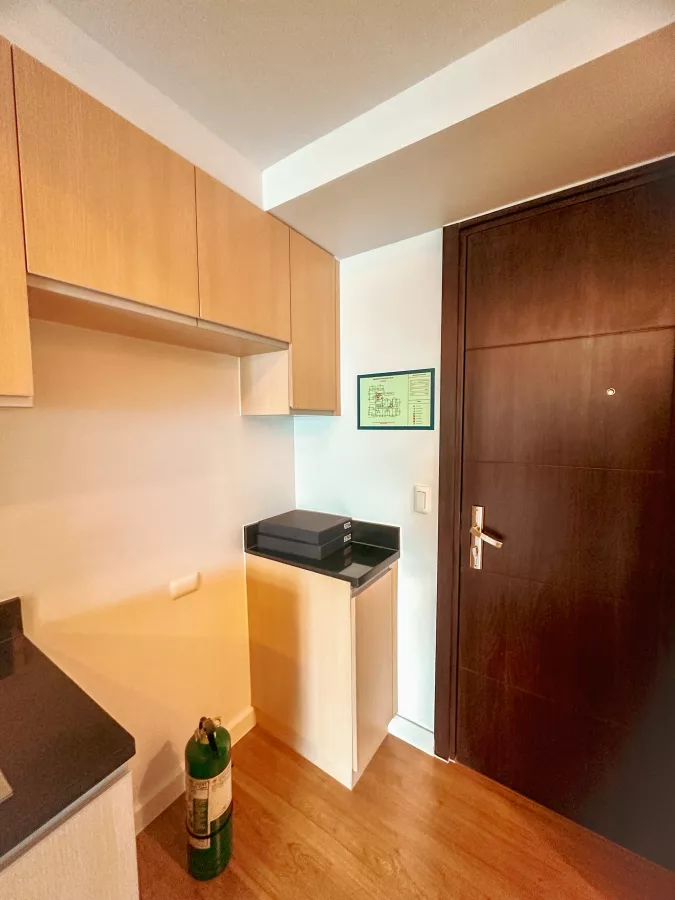 For rent: Studio Condominium unit in Makati City (Ayala Land)07