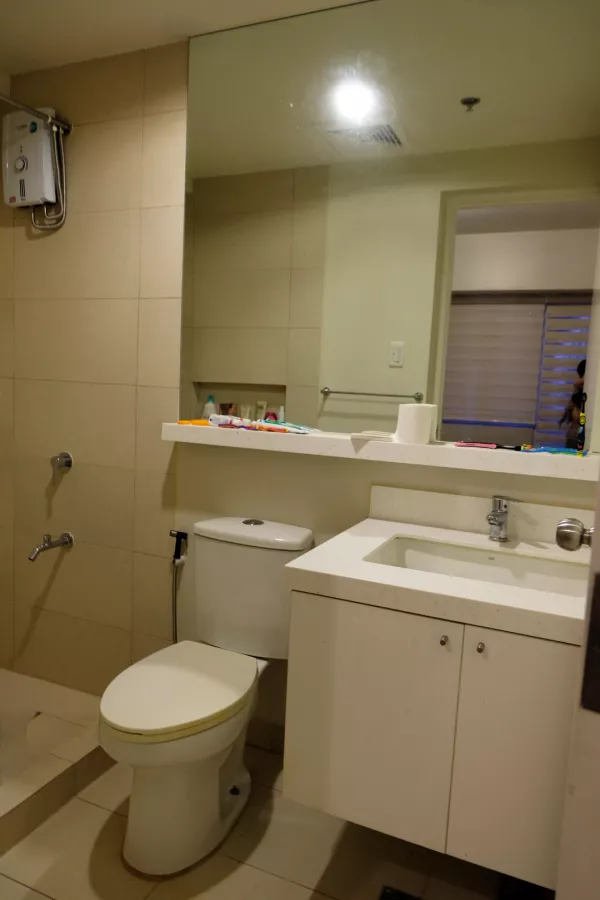 53 BENITEZ 2BR Condo Unit with Parking for Rent in New Manila Quezon City | 221906