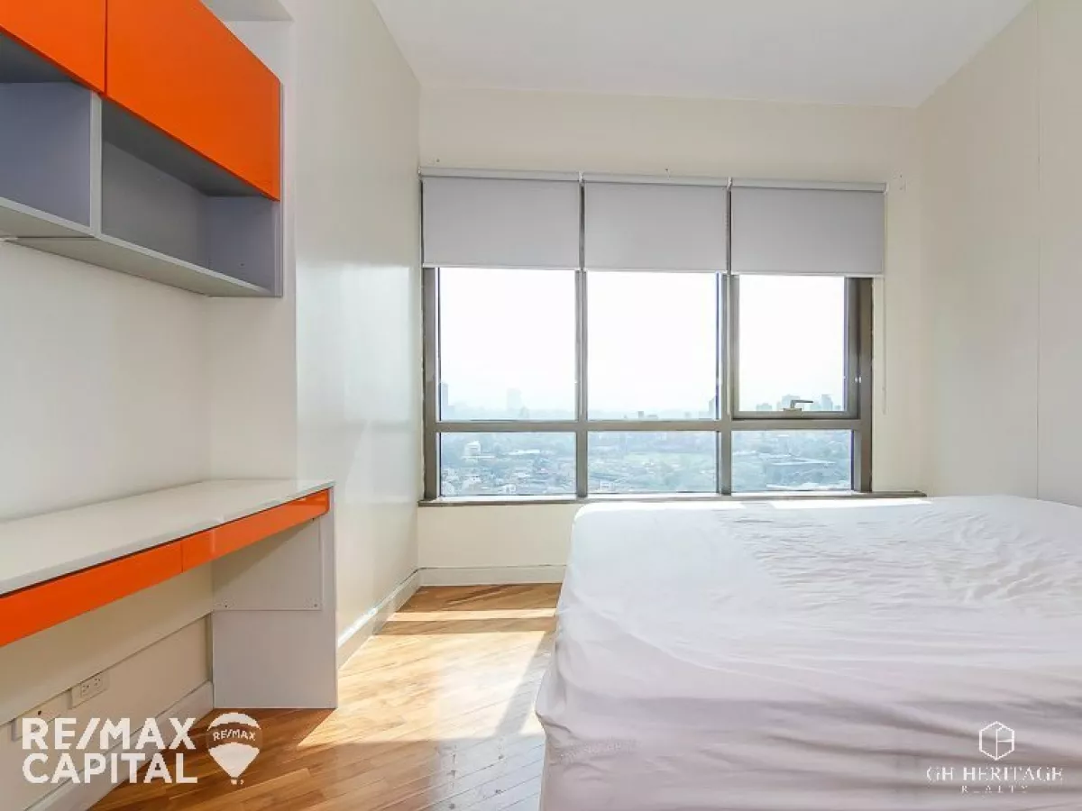 One bedroom unit with den for lease in Joya North Tower03