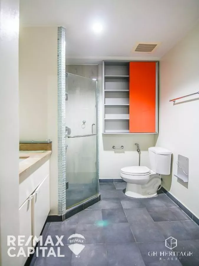 One bedroom unit with den for lease in Joya North Tower06