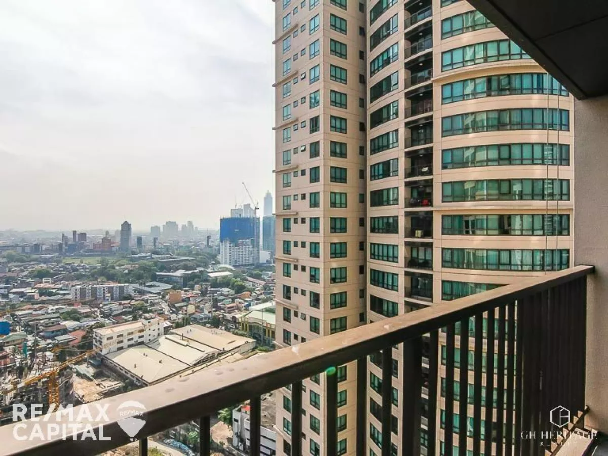 One bedroom unit with den for lease in Joya North Tower08