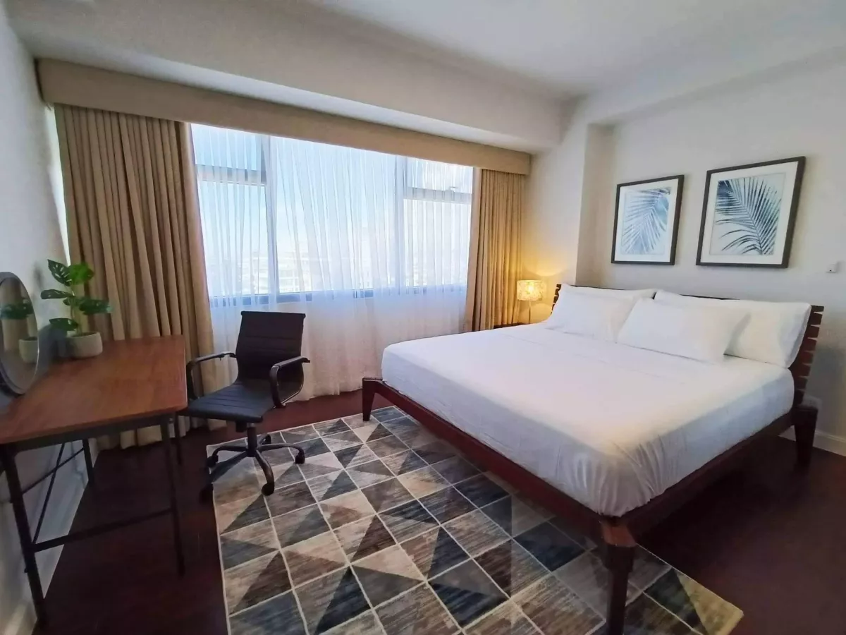 For Rent 1-Bedroom Unit w/ Bathtub & Parking Slot located in Cebu Business Park02