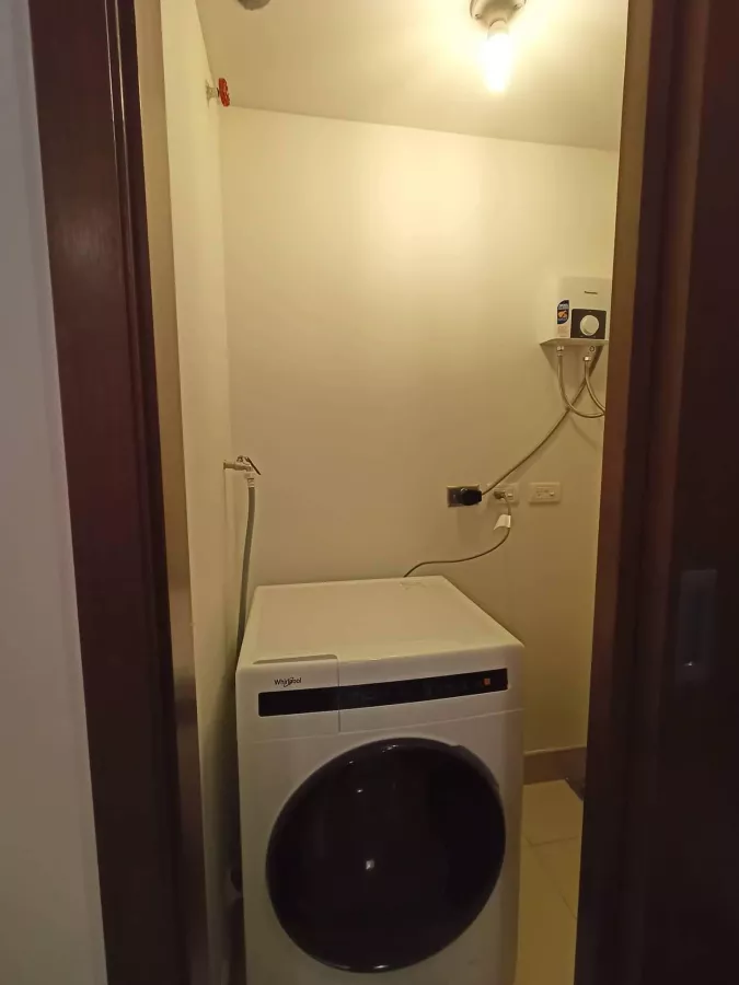 For Rent 1-Bedroom Unit w/ Bathtub & Parking Slot located in Cebu Business Park08