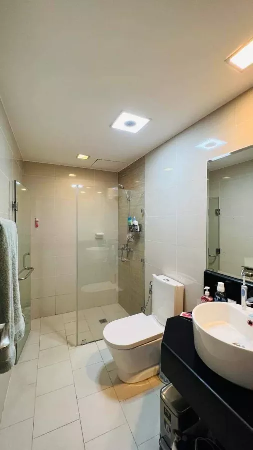 "2 Bedroom Condo for Rent at Golf View 8 Forbestown BGC, Taguig"09