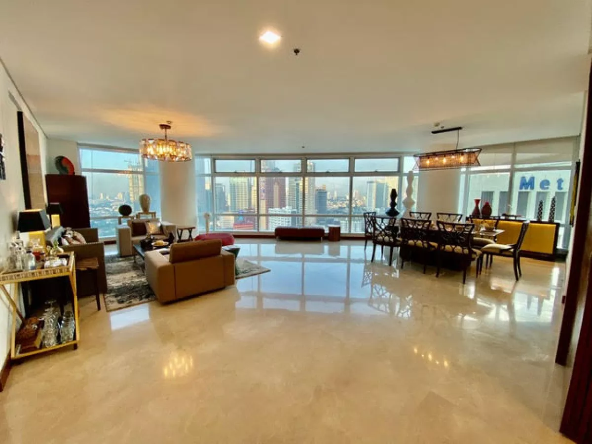 For Lease | Luxuriously Furnished 3BR Condo Unit at Two Roxas Triangle in Makati02