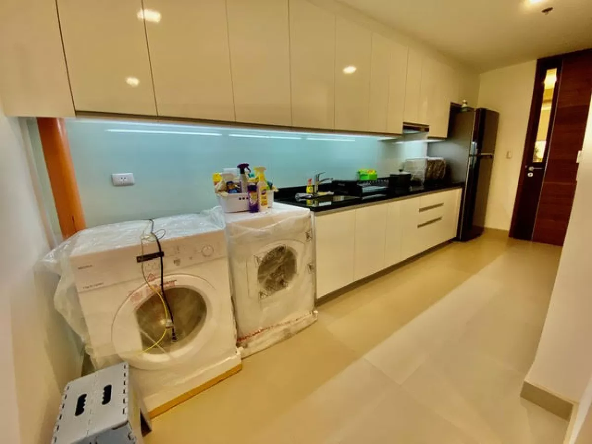For Lease | Luxuriously Furnished 3BR Condo Unit at Two Roxas Triangle in Makati07