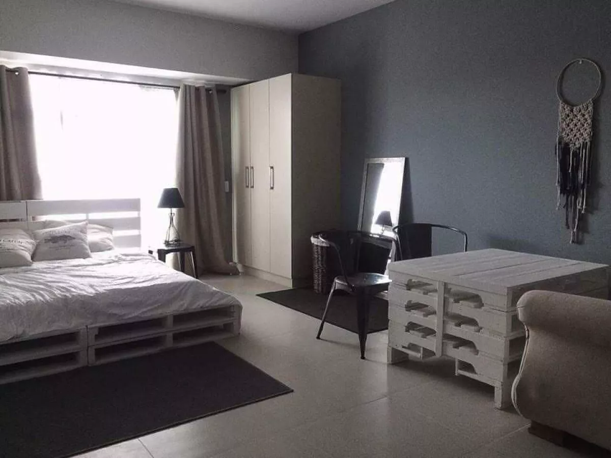 "For Lease Studio in Red Oak Two Serendra in Fort Bonifacio, Taguig"02
