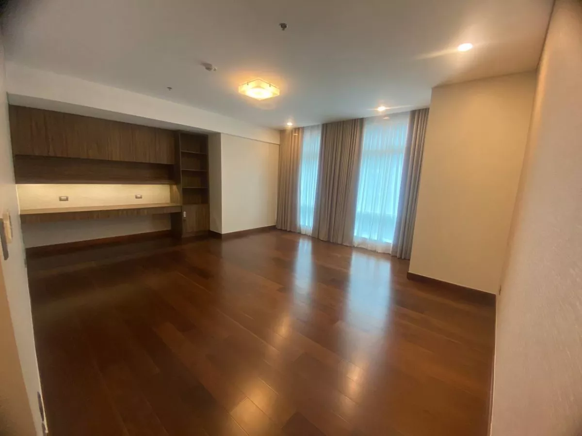 For Rent 3 bedroom Two Roxas Triangle02