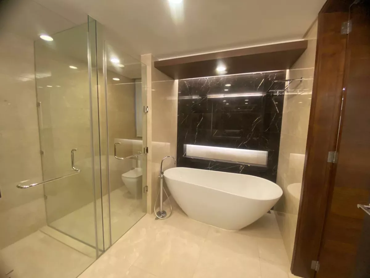 For Rent 3 bedroom Two Roxas Triangle05