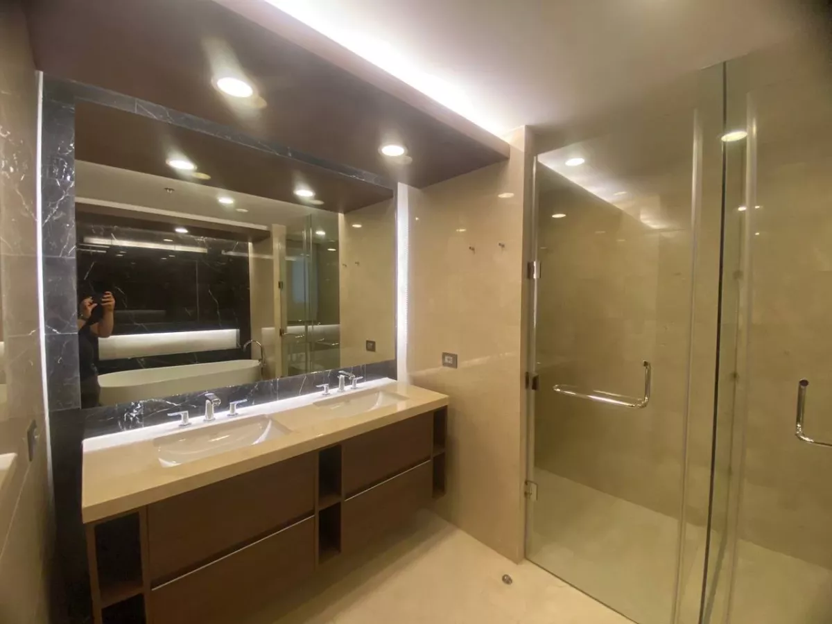 For Rent 3 bedroom Two Roxas Triangle06