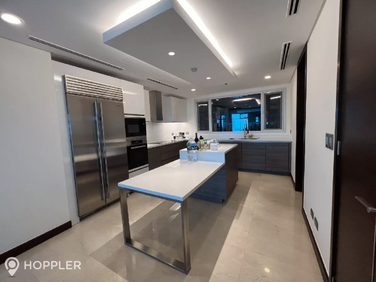"3BR Condo for Rent in Two Roxas Triangle, Salcedo Village, Makati - RR2730981"02