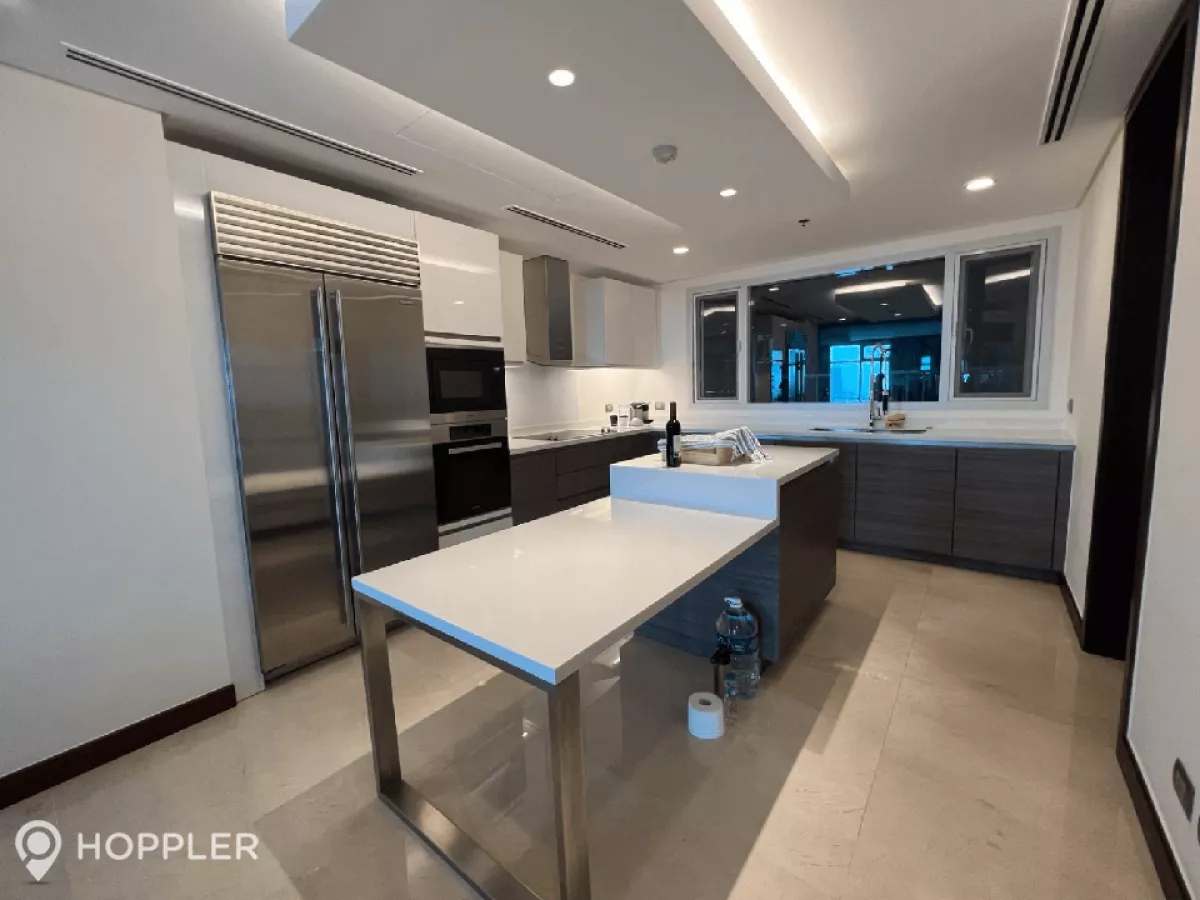 "3BR Condo for Rent in Two Roxas Triangle, Salcedo Village, Makati - RR2730981"04