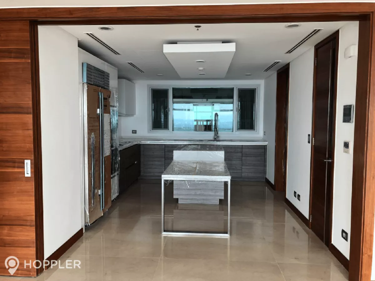 "3BR Condo for Rent in Two Roxas Triangle, Salcedo Village, Makati - RR2730981"06