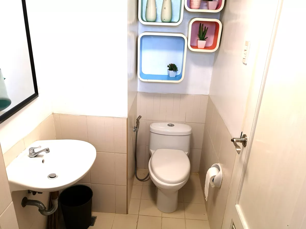 "Fully-Furnished, 40 sqm Large Studio w/ Balcony For Lease at Mandaluyong City"06