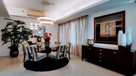 "Luxuriously furnished 3BR Condo in Arya Residences, BGC"02