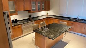 "Good Deal: 3 bedroom unit in  One Roxas Triangle, Makati City"02
