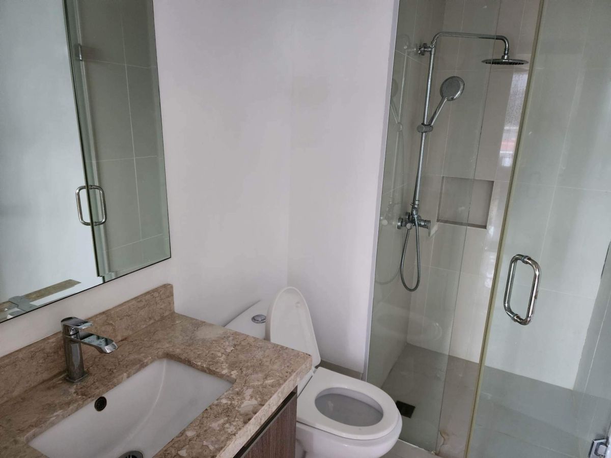 "2 Bedroom Condo Unit For Rent in Madrigal Business Park, Alabang, Muntinlupa"05