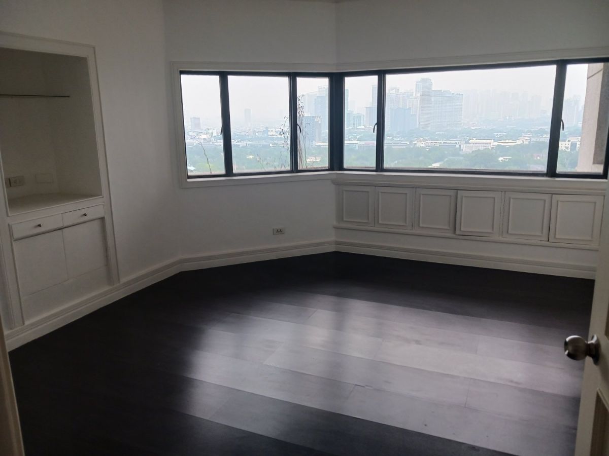 "3-Bedroom Unfurnished Unit for Rent at Twin Towers, Makati City"07