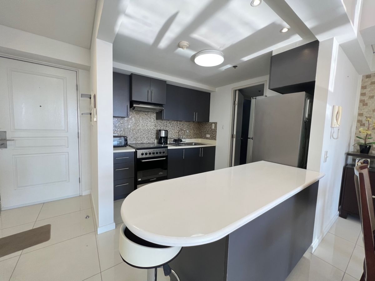 "Senta: Legazpi Street: 2BR  80 sqm, Furnished, 1 parking, P90,000/month"02