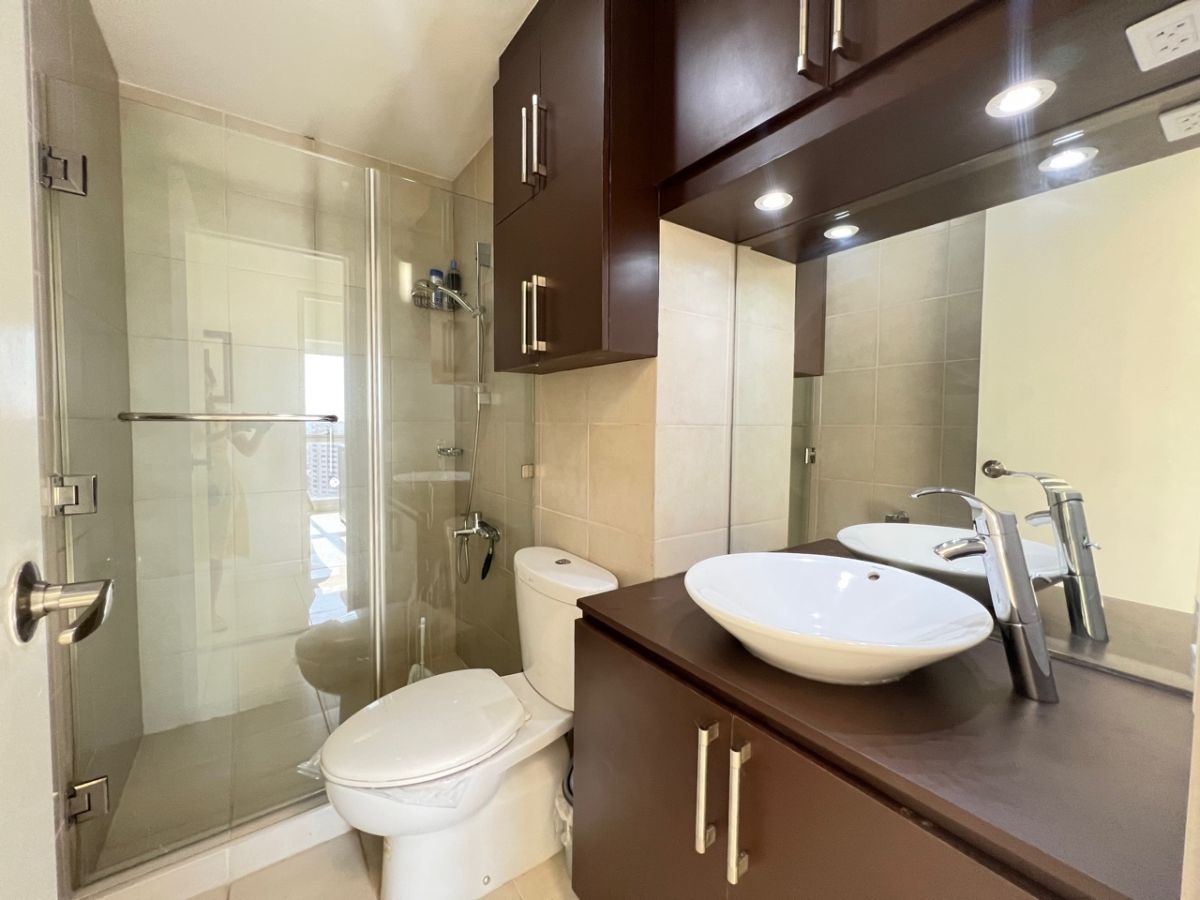 "Senta: Legazpi Street: 2BR  80 sqm, Furnished, 1 parking, P90,000/month"07