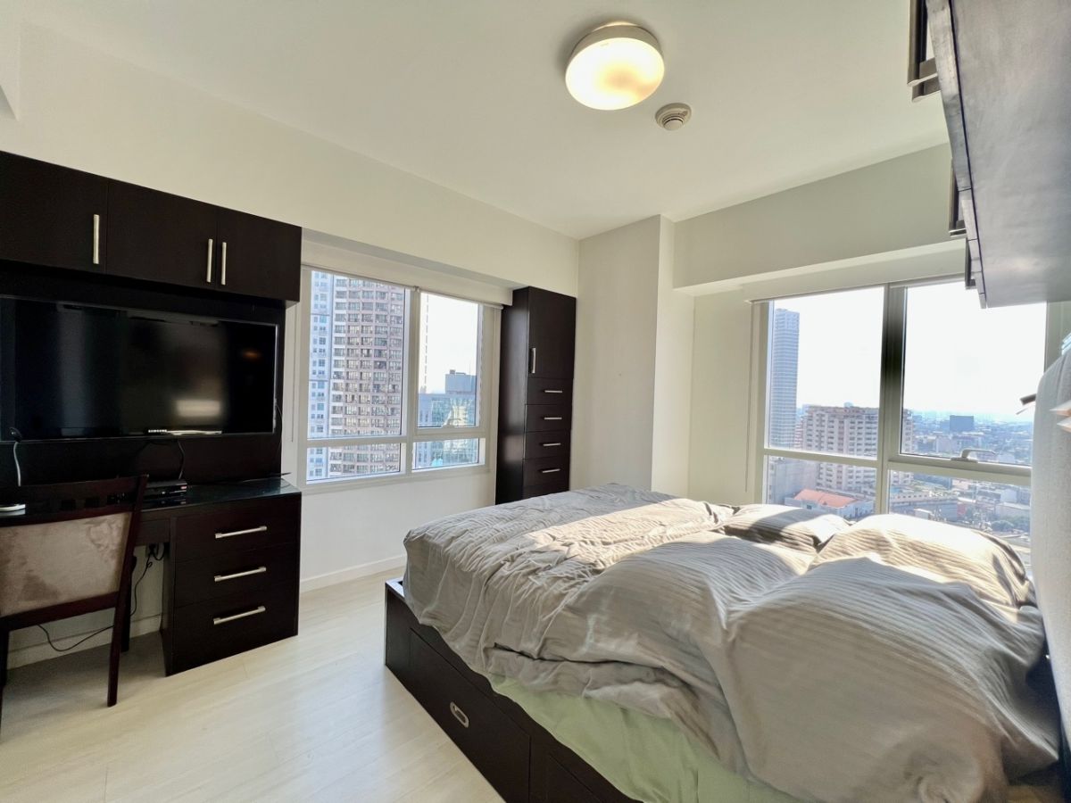 "Senta: Legazpi Street: 2BR  80 sqm, Furnished, 1 parking, P90,000/month"09