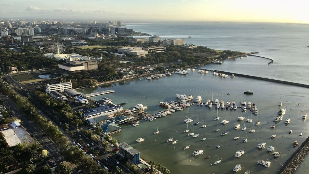 "Manila Bay Luxury Condotel for rent in Admiral Baysuites, Malate, Manila"02