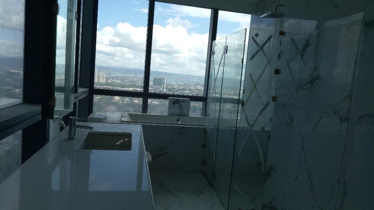 "3 Bedroom Condominium unit for rent in ortigas center, Pasig City"09