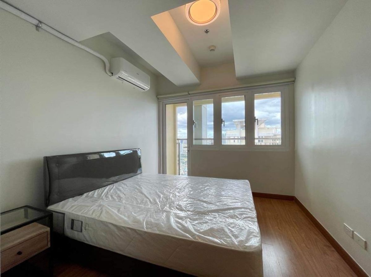3 Bedroom BGC Penthouse w parking. Brand New. Fully Furnished. 100k/month05
