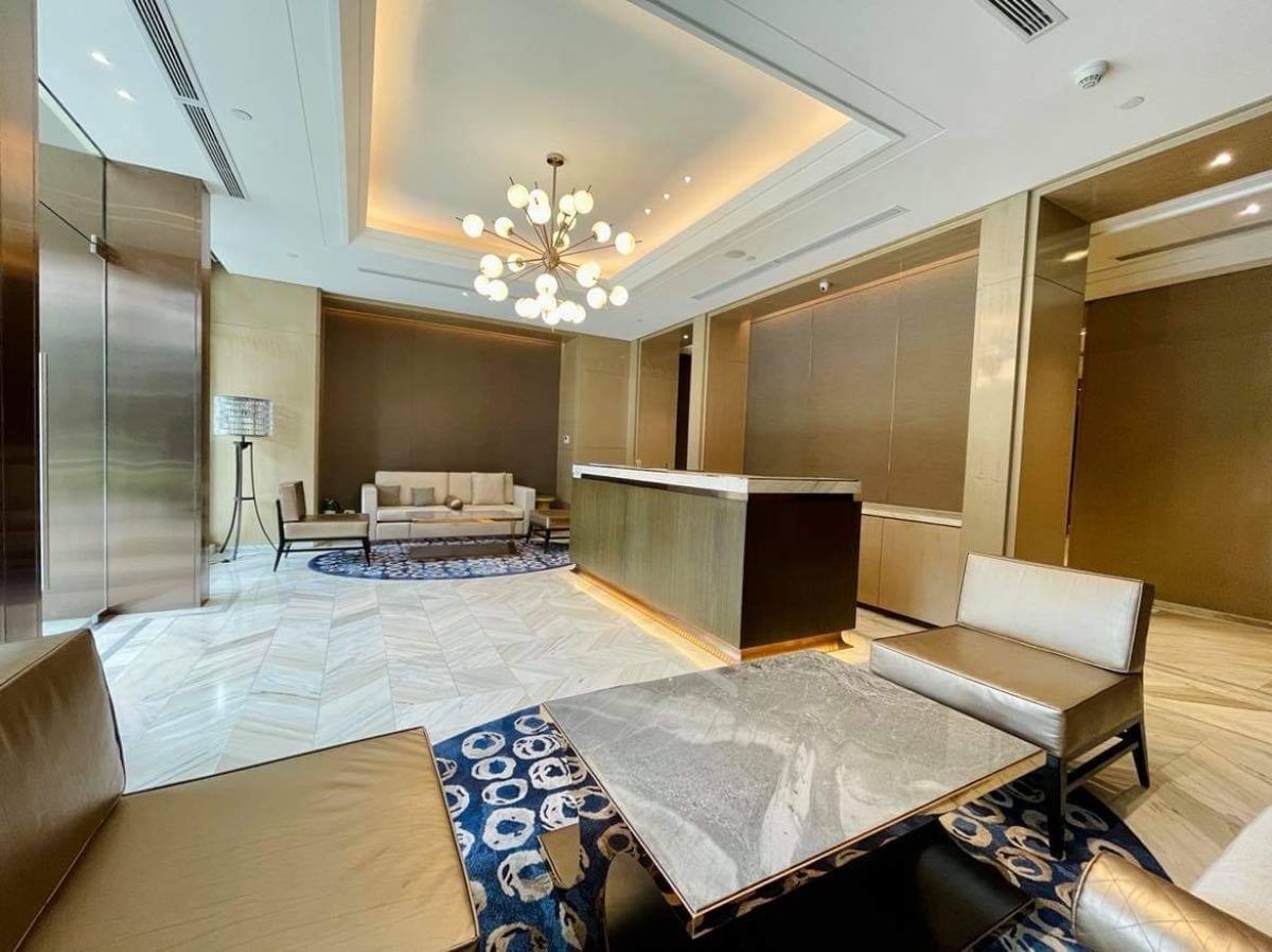 3 Bedroom BGC Penthouse w parking. Brand New. Fully Furnished. 100k/month10