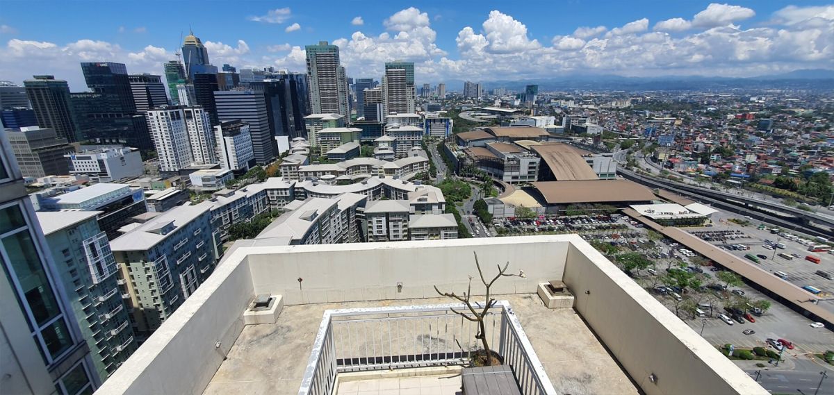 "For Lease: Lower penthouse at Two Serendra Aston Tower, BGC Taguig"05