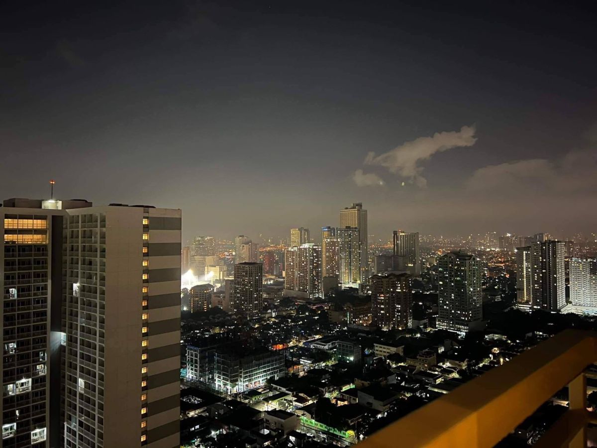 1-Bedroom Condo Unit With Balcony Facing Manila Bay For Lease in Pasay City02
