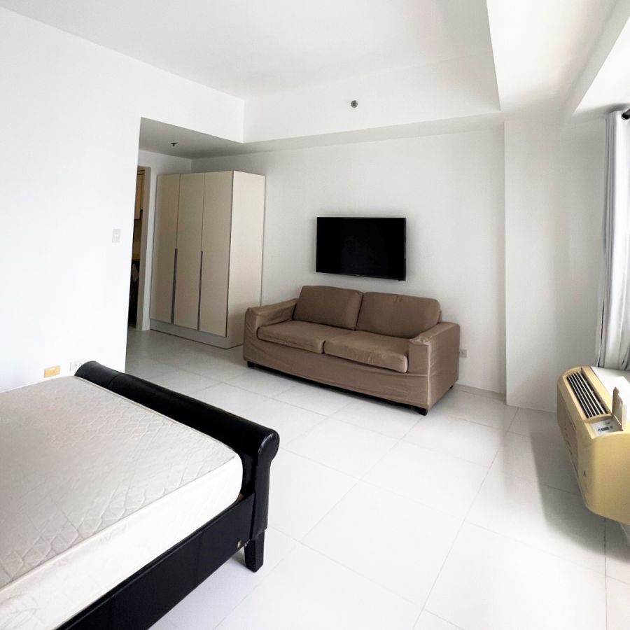 "For Rent! Furnished Studio Unit at The Icon Residences, BGC, Taguig City"02