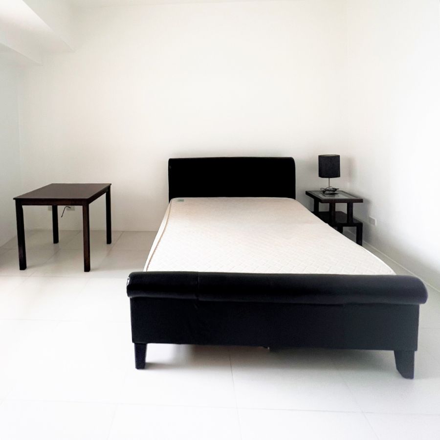 "For Rent! Furnished Studio Unit at The Icon Residences, BGC, Taguig City"03