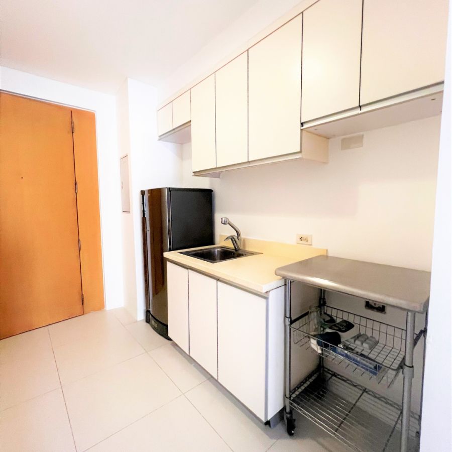 "For Rent! Furnished Studio Unit at The Icon Residences, BGC, Taguig City"04