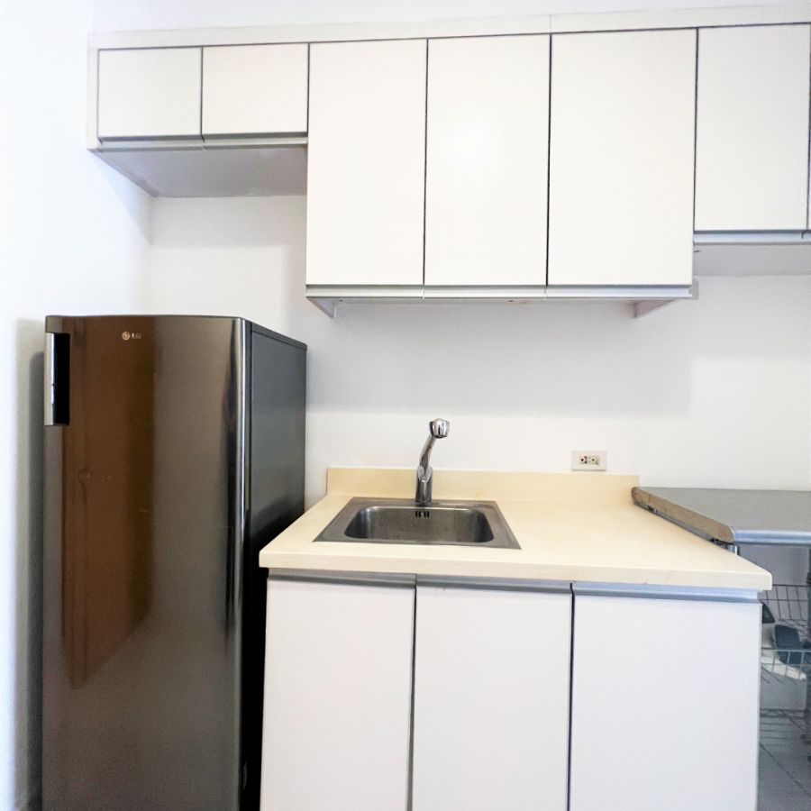 "For Rent! Furnished Studio Unit at The Icon Residences, BGC, Taguig City"05