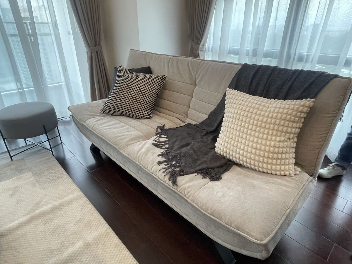 Special 1 Bedroom with Balcony & Parking in Garden Towers Makati For Rent02