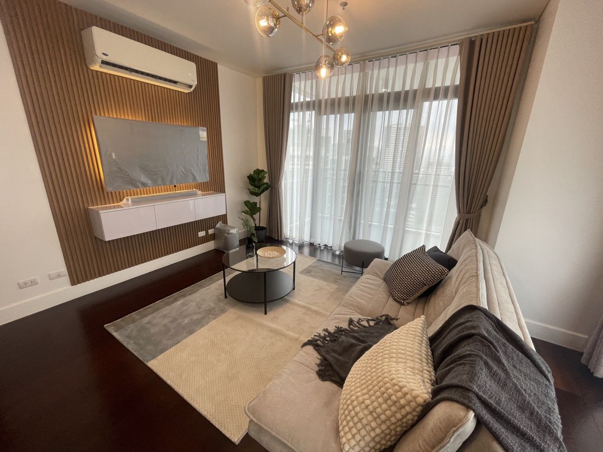 Special 1 Bedroom with Balcony & Parking in Garden Towers Makati For Rent03