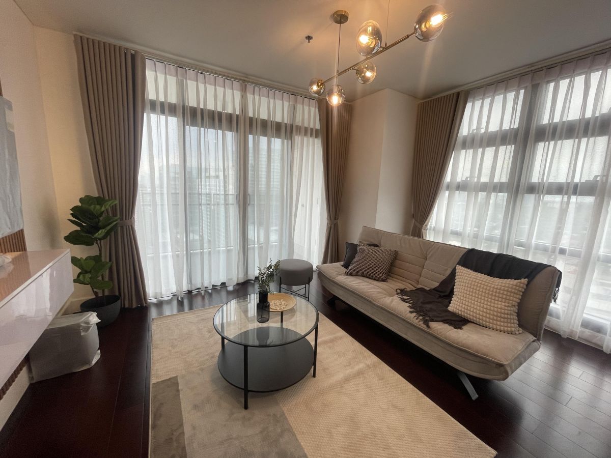 Special 1 Bedroom with Balcony & Parking in Garden Towers Makati For Rent04