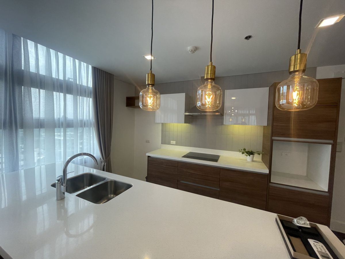 Special 1 Bedroom with Balcony & Parking in Garden Towers Makati For Rent05