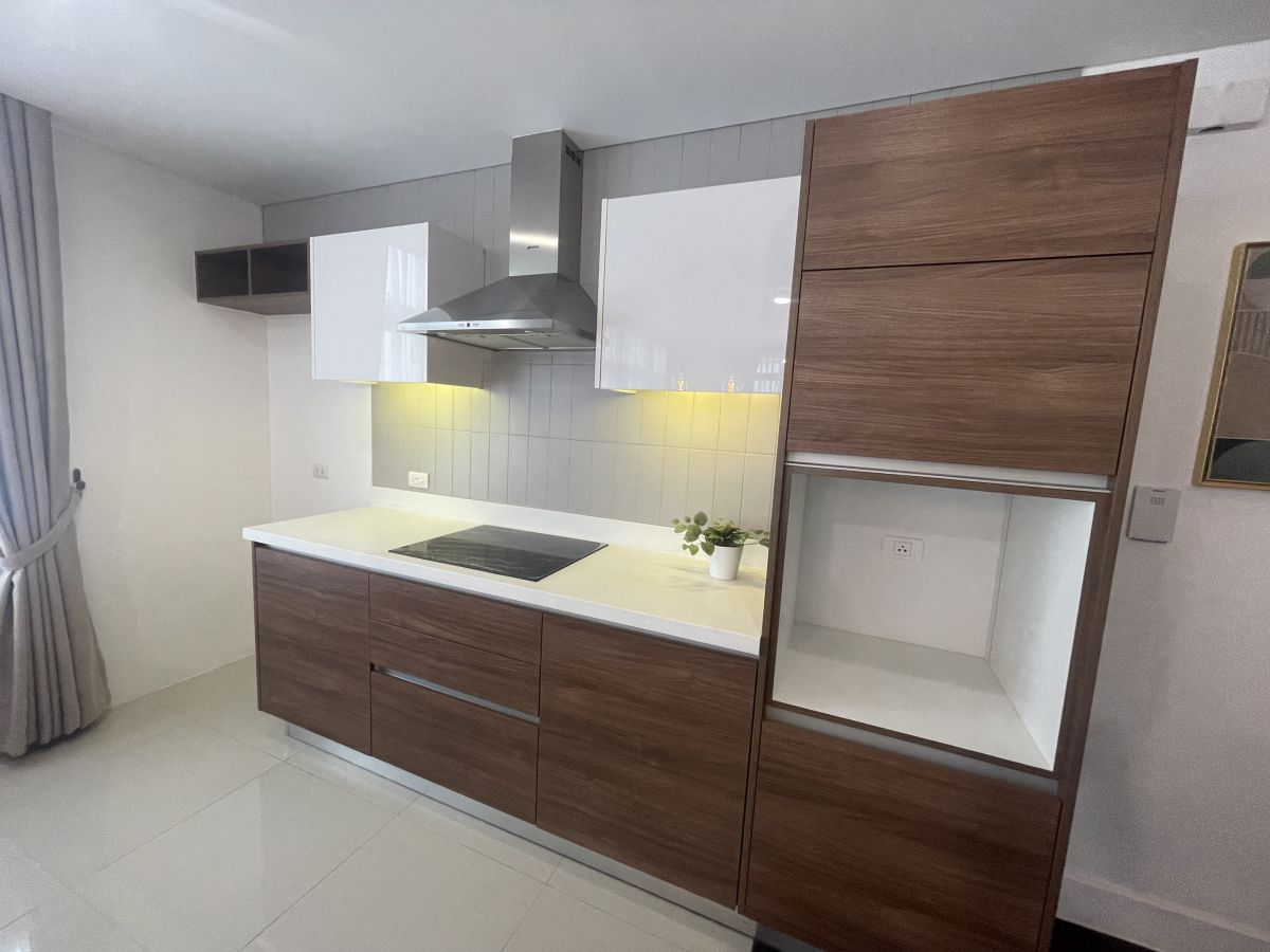 Special 1 Bedroom with Balcony & Parking in Garden Towers Makati For Rent06