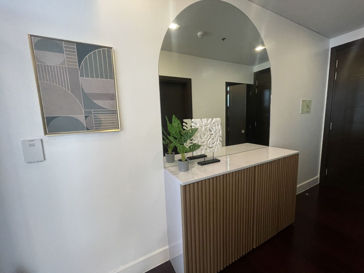 Special 1 Bedroom with Balcony & Parking in Garden Towers Makati For Rent08