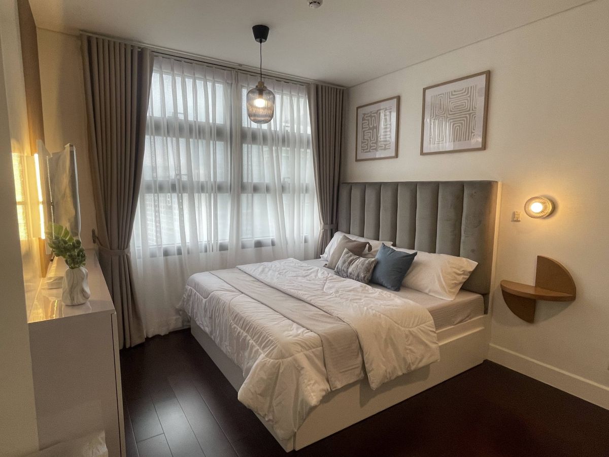 Special 1 Bedroom with Balcony & Parking in Garden Towers Makati For Rent09