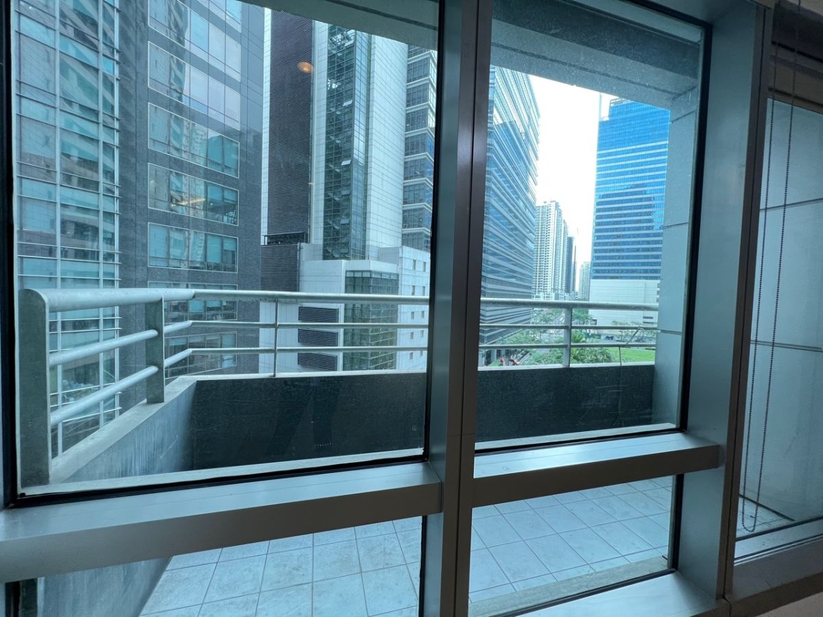 "ONE MCKINLEY PLACE: 3BR  186 sqm, Semi-Furnished, 2 parking, P150,000"09