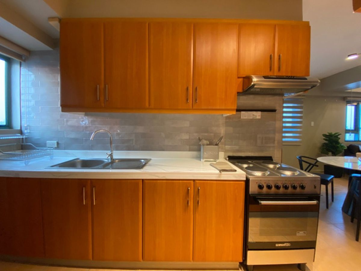 2 bedroom loft type with great views near St. Luke's BGC05