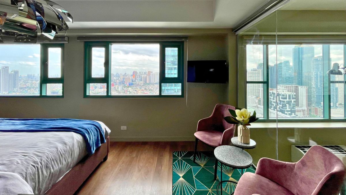 2 bedroom loft type with great views near St. Luke's BGC07
