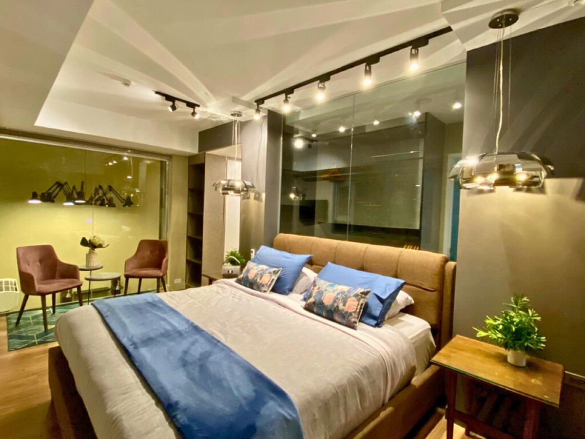 2 bedroom loft type with great views near St. Luke's BGC08