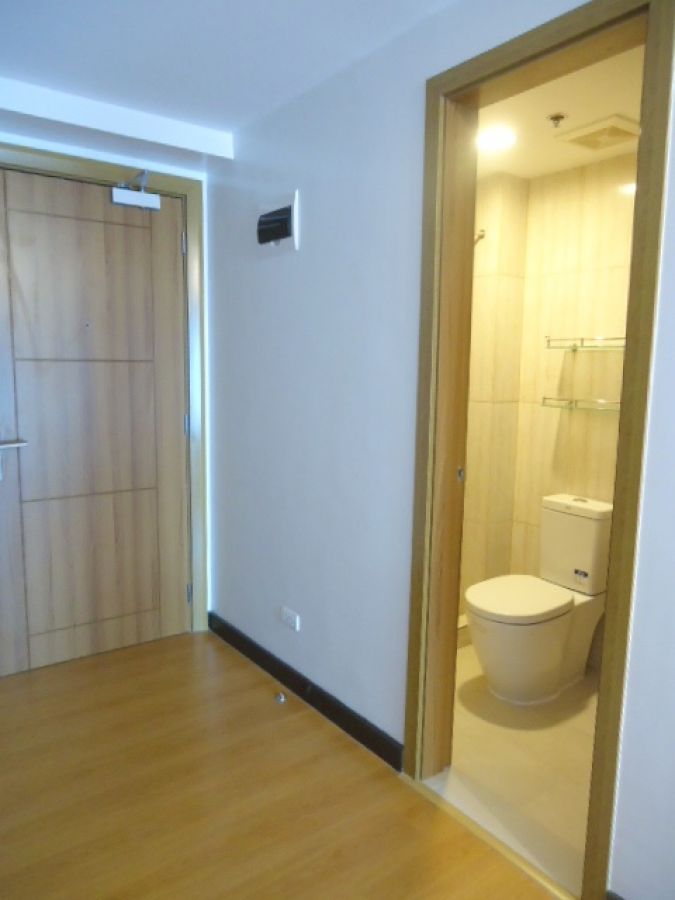 8 Adriatico 2BR unit for rent near Robinson Mall Padre Faura St Ermita Manila07