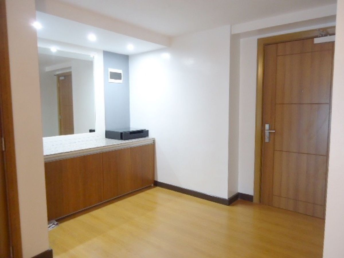 8 Adriatico 2BR unit for rent near Robinson Mall Padre Faura St Ermita Manila09